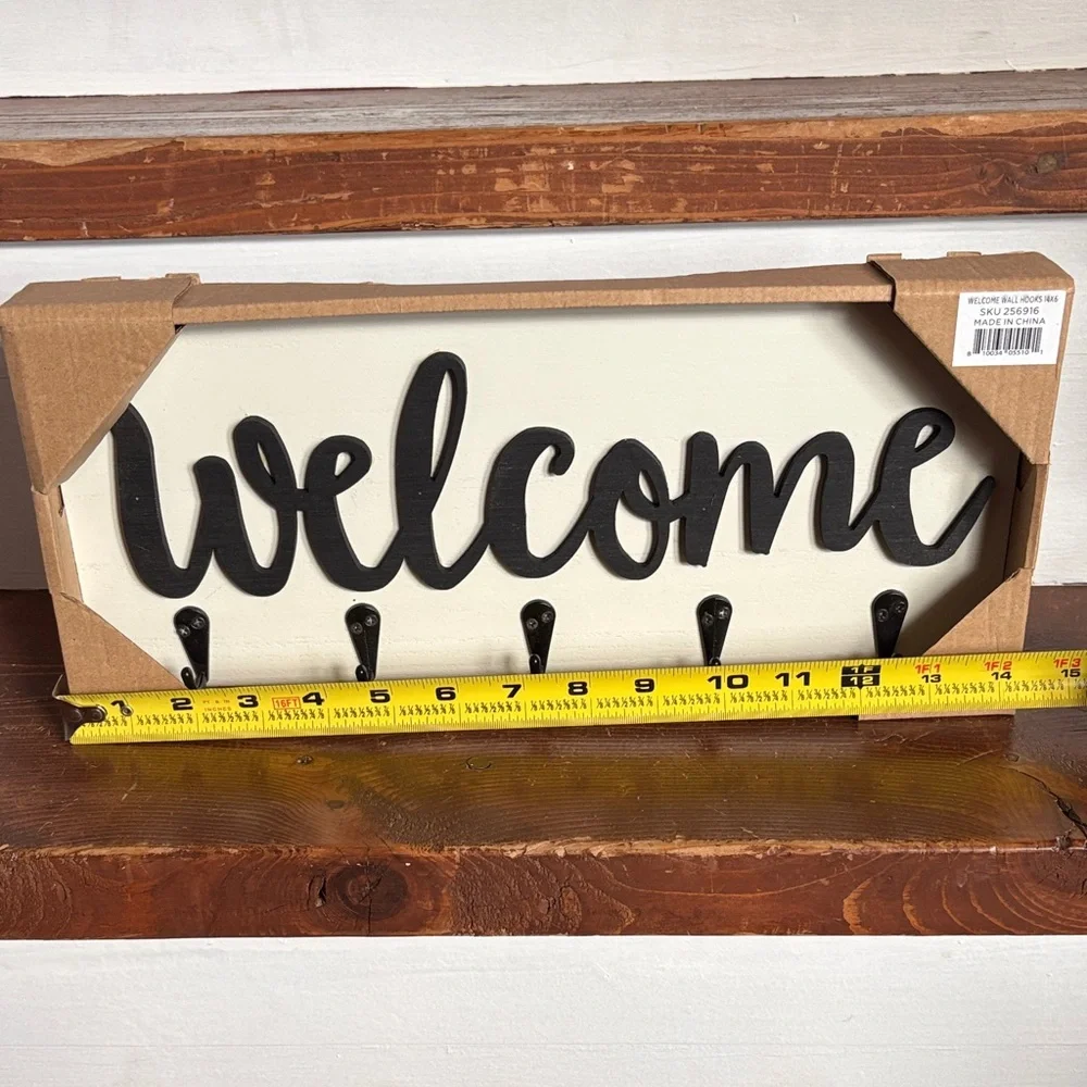 Black and White Welcome Wall Hook Decor